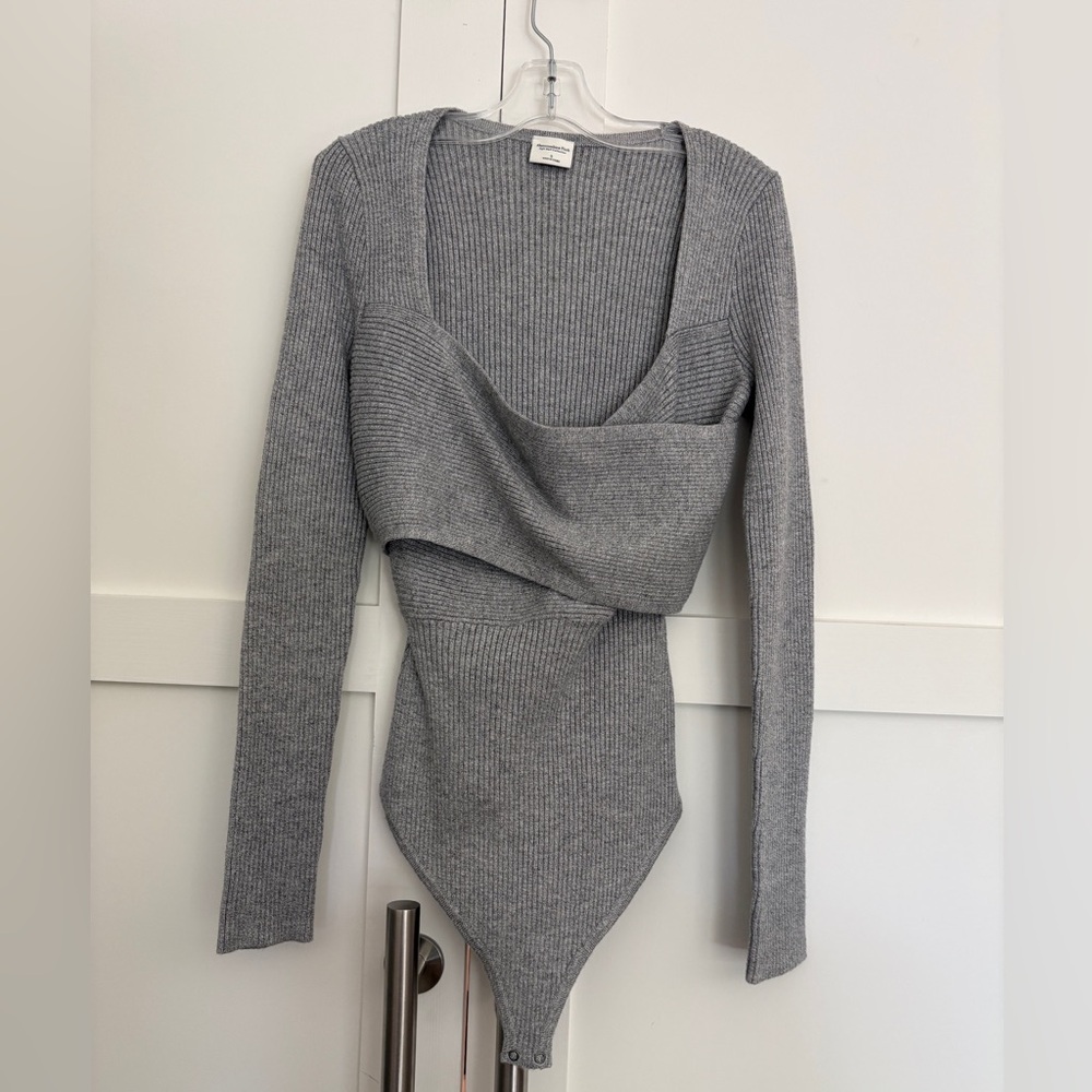 Abercrombie & Fitch Women's Medium Ribbed Knit Bodysuit Sweater Light Gray